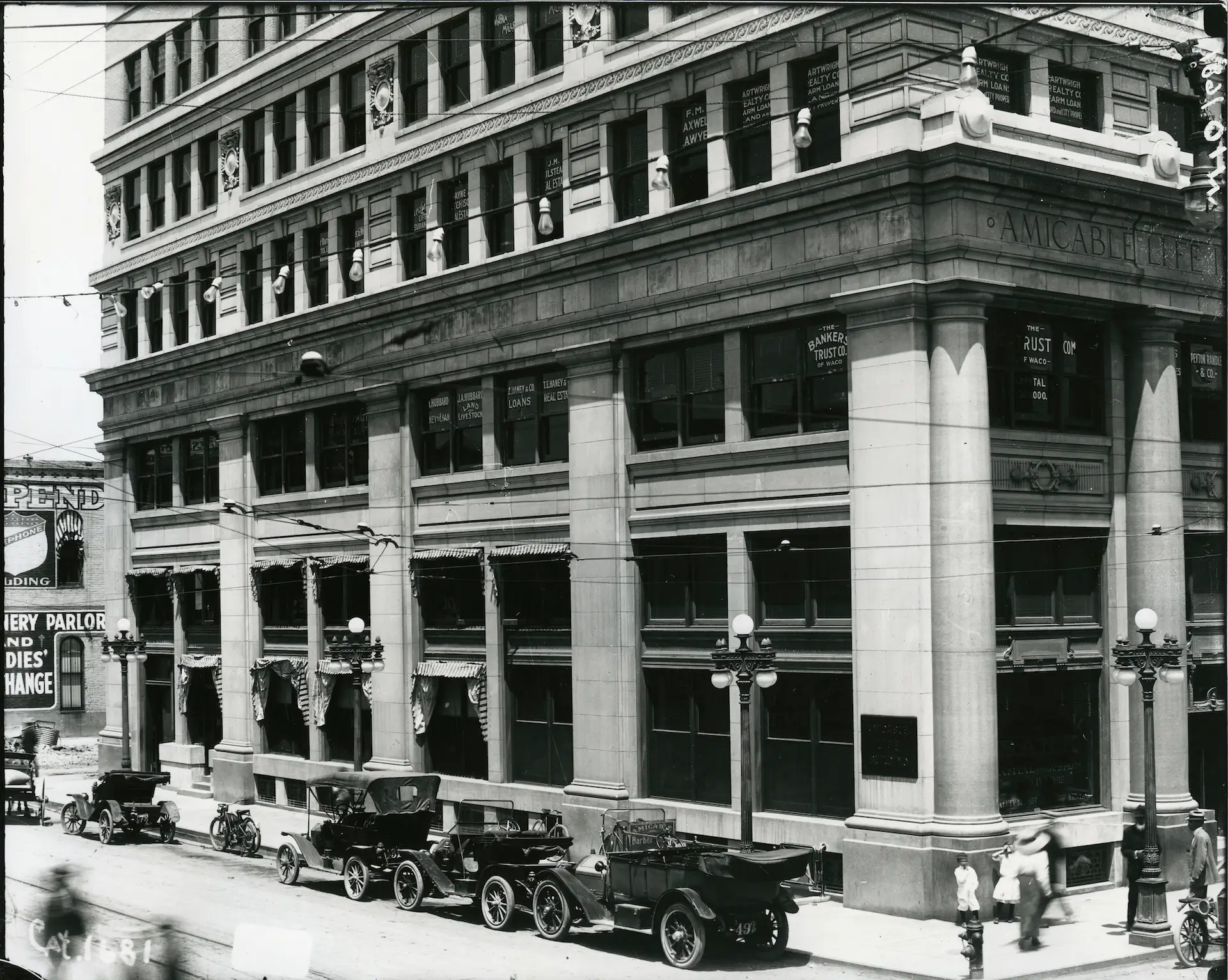 there are many cars parked outside of a building on the street